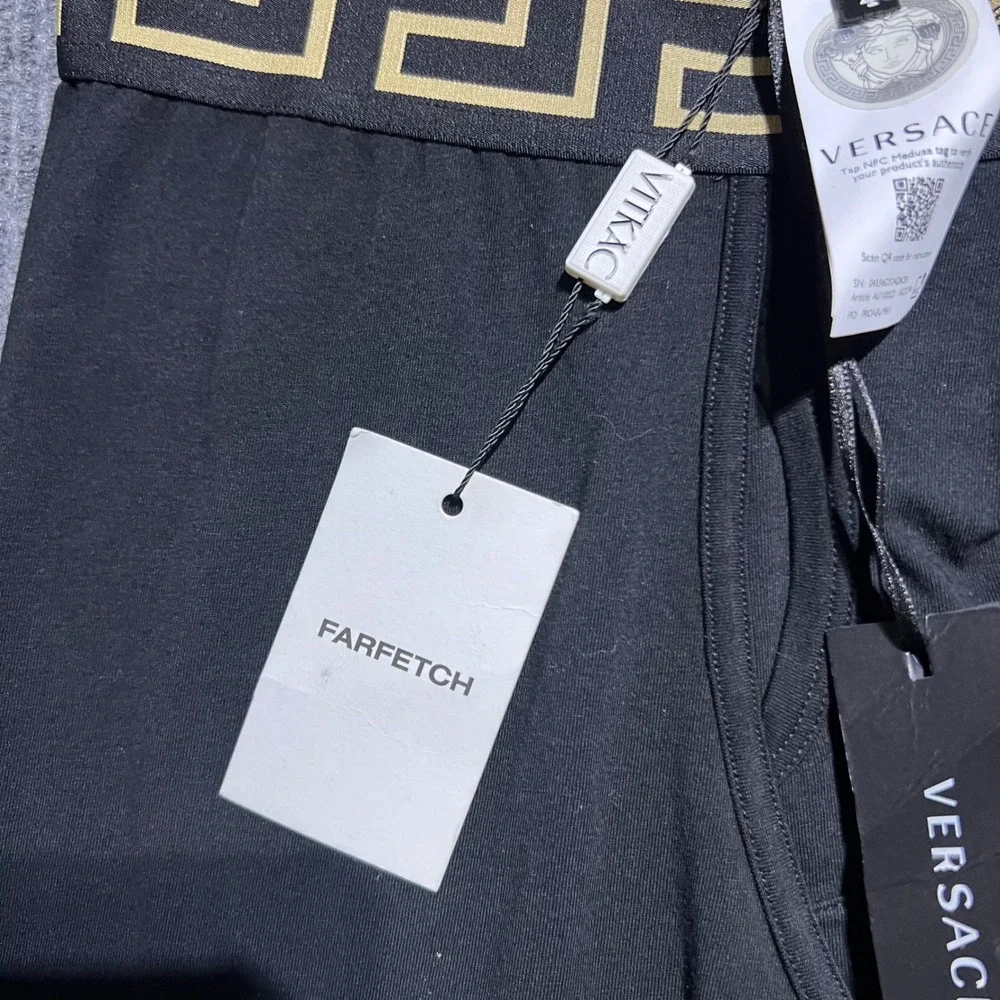 Versace greca border
